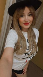 Taylor Swift impersonator head shot
