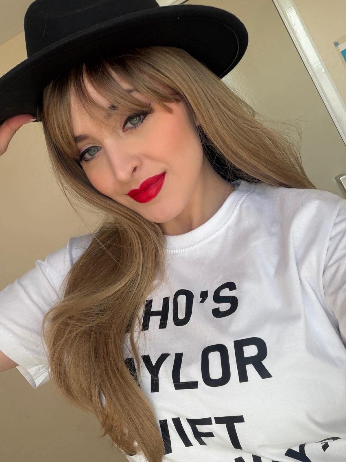 Headshot of an actreess dress in the 22 Taylor swift costume wearing a black hat